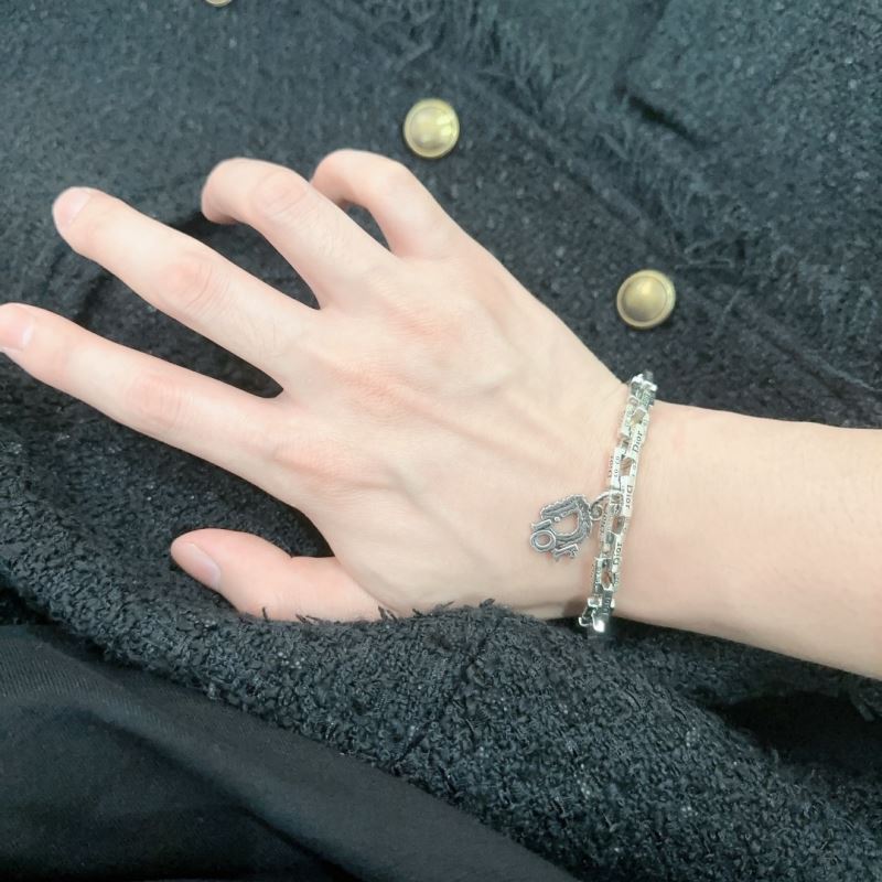 chr1st1an D10r bracelets